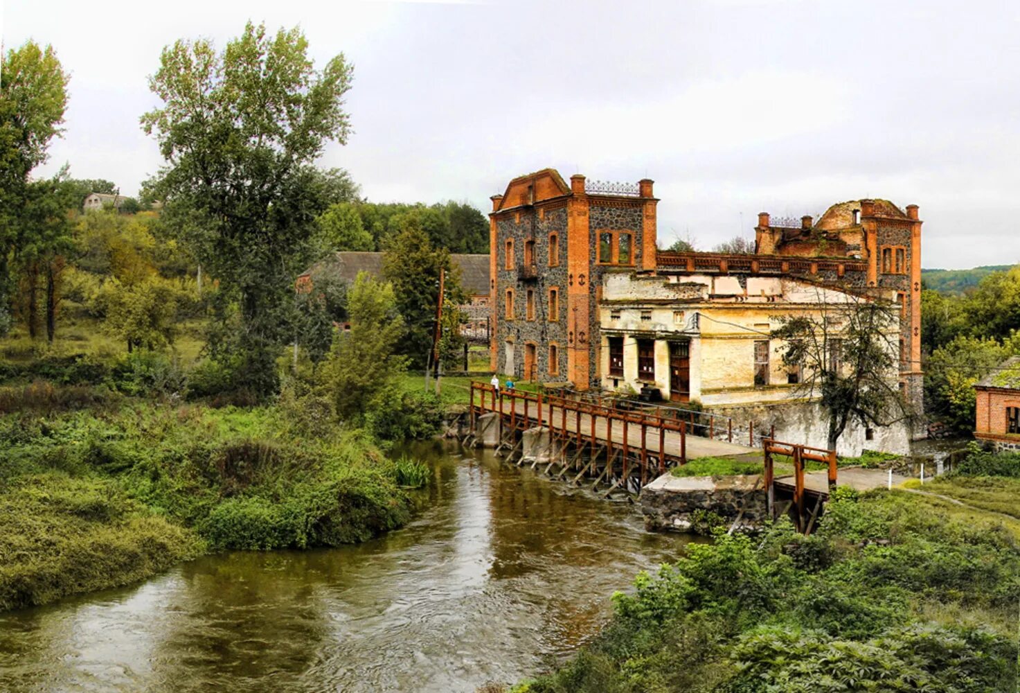 Старая мельница старый оскол. Адамова мельница в Ливнах. Адамовская мельница Орловская область. Мельница в Корнево Калининградская область. Адамовская мельница Ливны.