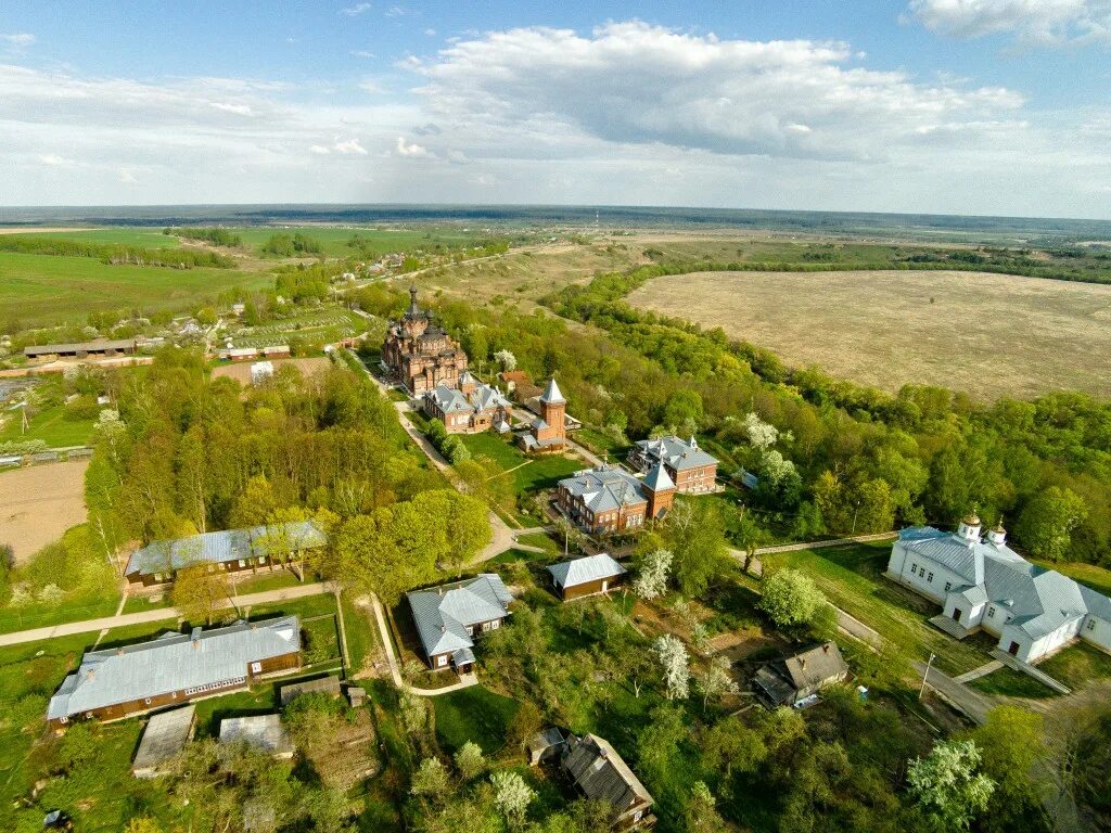 Калужский район деревня. Деревня Шамордино Калужская область. Калужская область Козельский район Шамордино. Оптина пустынь монастырь Калужская область женский монастырь. Деревня Шамордино Калужская область монастырь.