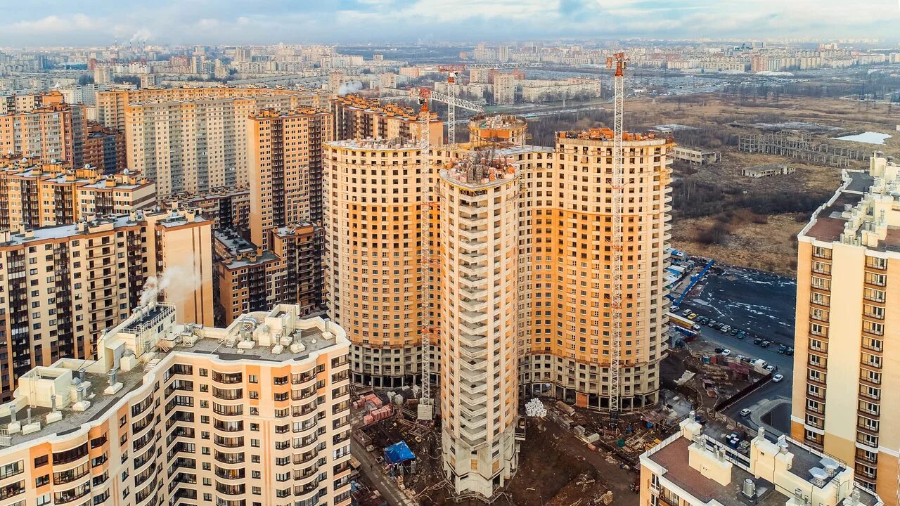 Стройтрест в петербурге. Жк сосновка тореза 77. Новое купчино жилой комплекс на малой бухарестской. Жк сосновка санкт-петербург. Стройтрест жк.