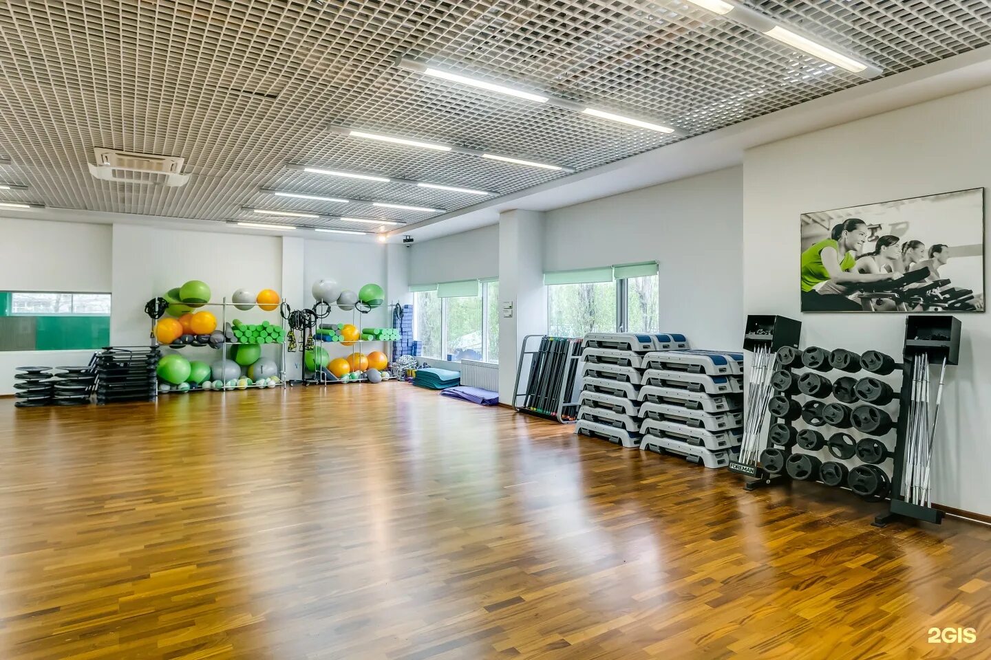 Икс фит ростов на дону коммунистический. Xfit коммунистический просп. Икс фит ростов бассейн. Бассейн x fit ростов на дону. Зал из бассейнов.