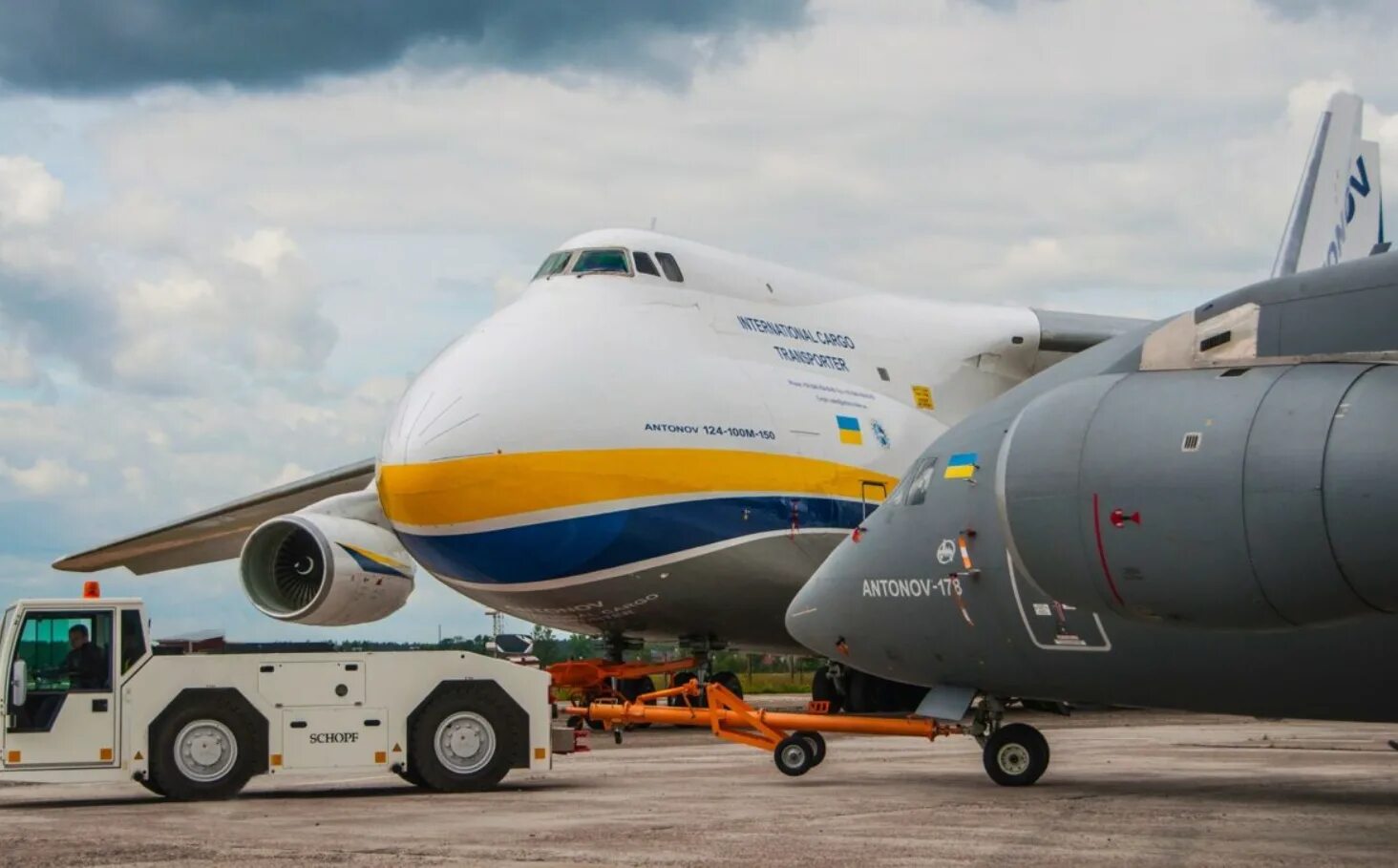 Первые грузовые самолеты. АН-124 транспортный самолёт Украина. Antonov an-124- Украина.