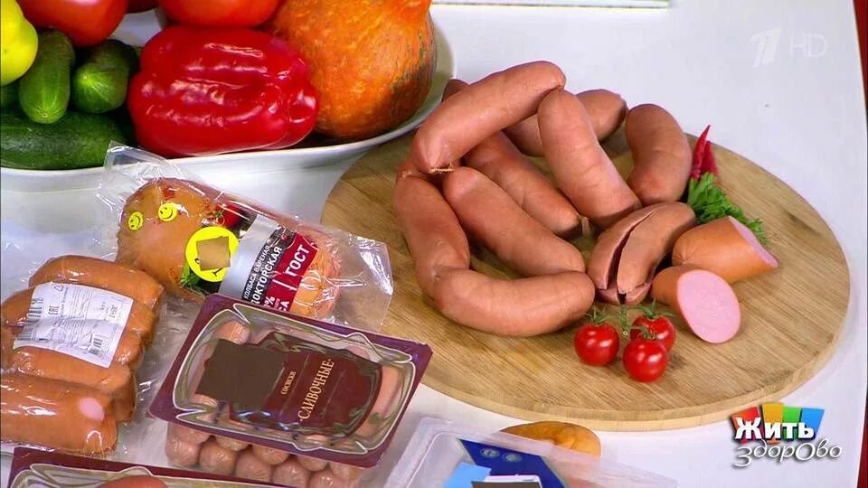 100 грамм сарделек. Лайфхаки колбаса. 5 сосисок. здорово я сосиска. сколько грамм в одной сардельке.