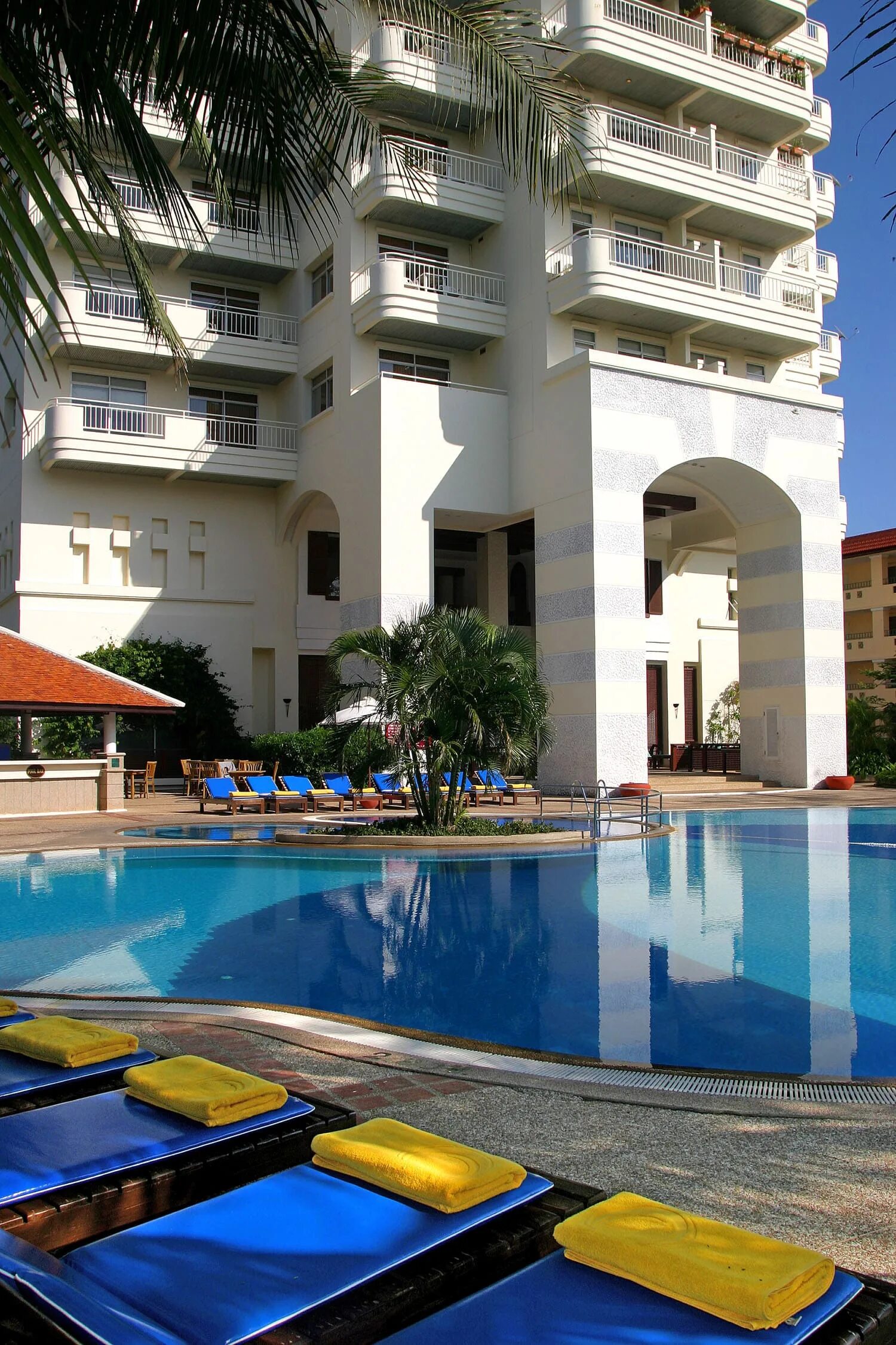 Waterfront suites phuket by centara 4*. Waterfront suites phuket centara. Waterfront suites phuket centara. Ватерфронт пхукет карон. Ватерфронт пхукет карон.