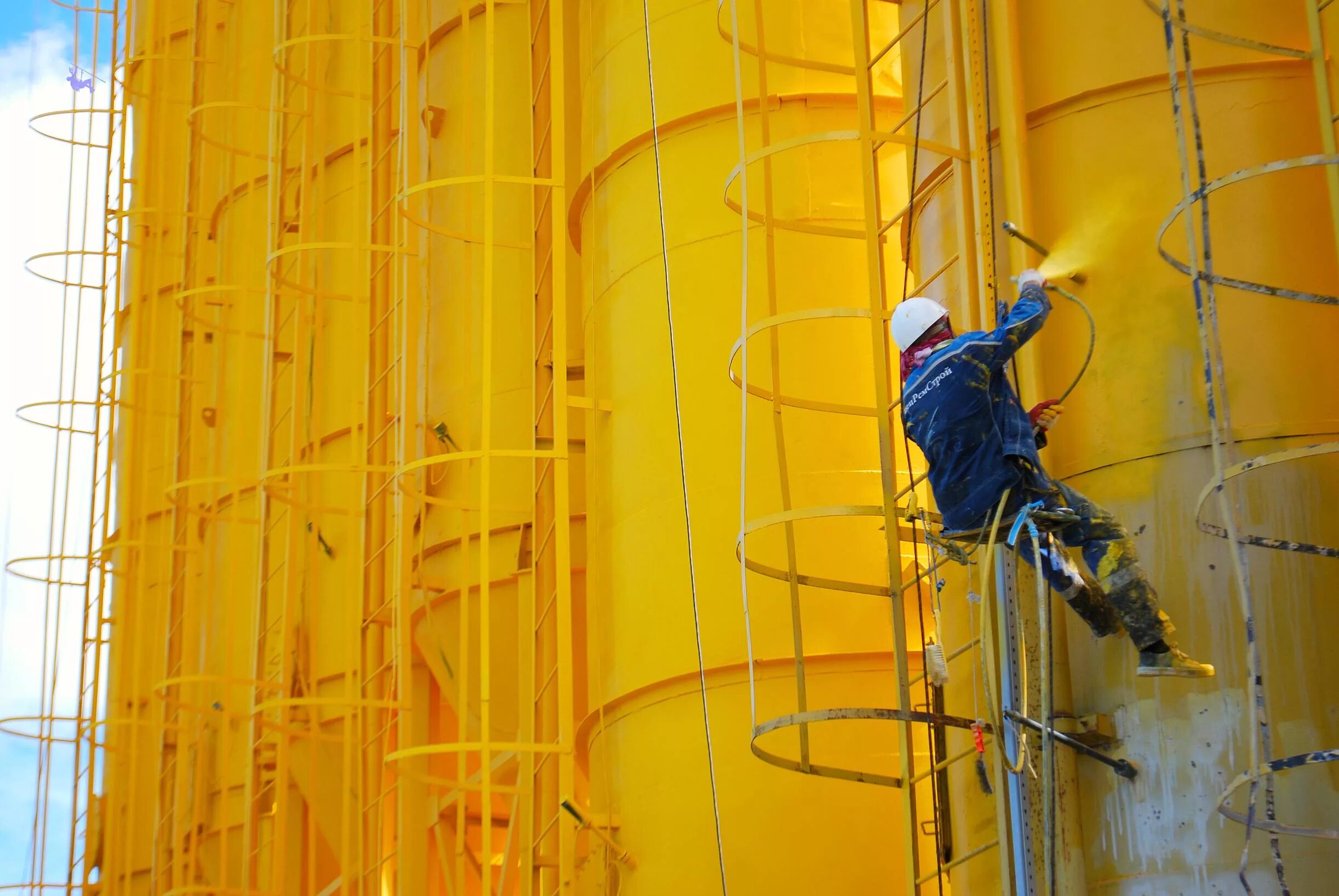 Малярные работы на высоте. Малярные работы на высоте. Малярные работы на высоте. Окраска металлоконструкций. Малярные работы на высоте.