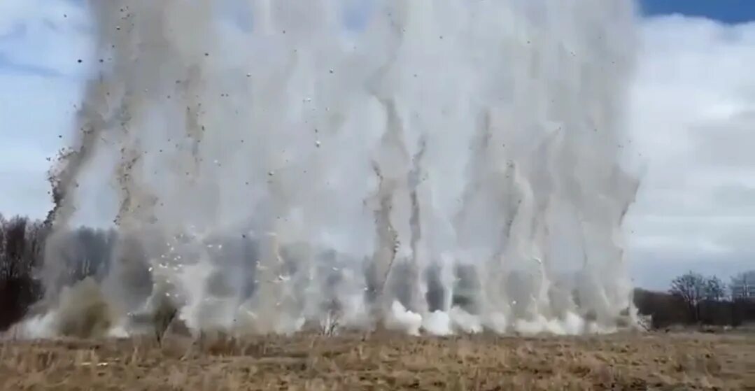 Подрыв отношений. Vzrriv. Подрыв отношений. Взорванный контейнер. Воздушный подрыв снаряда.