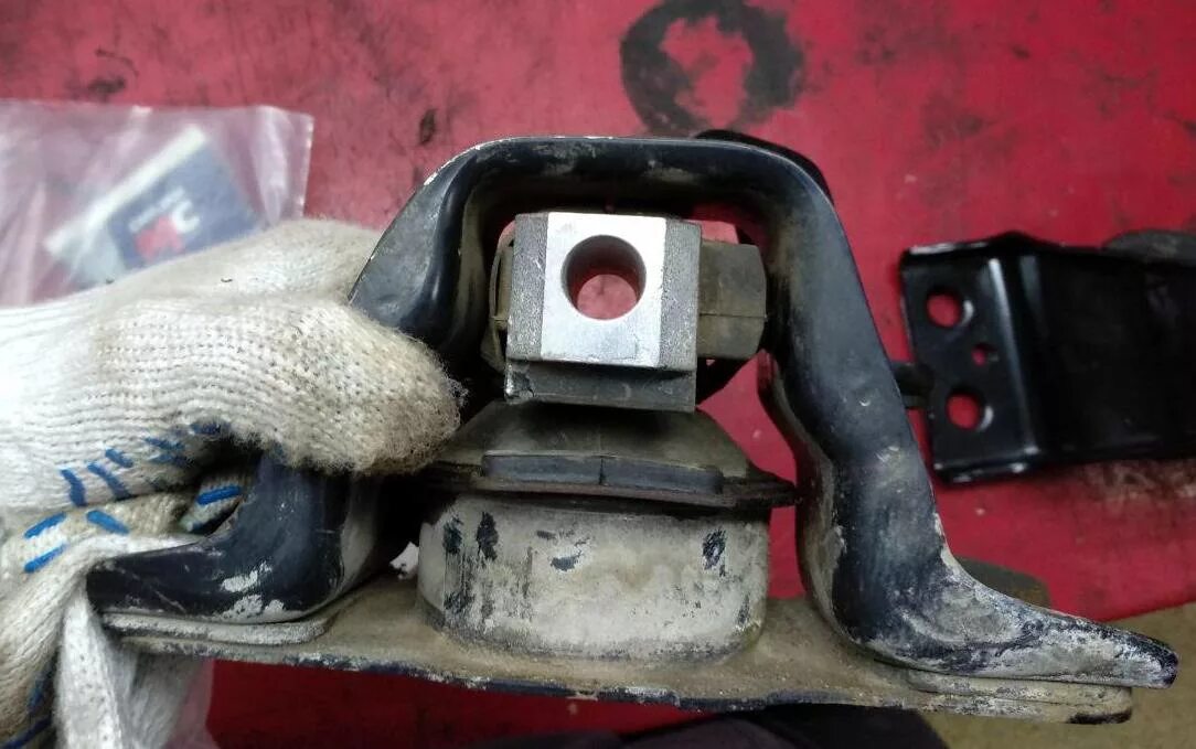 Подушка hr. Подушка двигателя ниссан тиида 1.6. nissan tiida верхняя подушка двигателя. опора двигателя ниссан тиида 1.6. подушки двигателя nissan note 2008г.