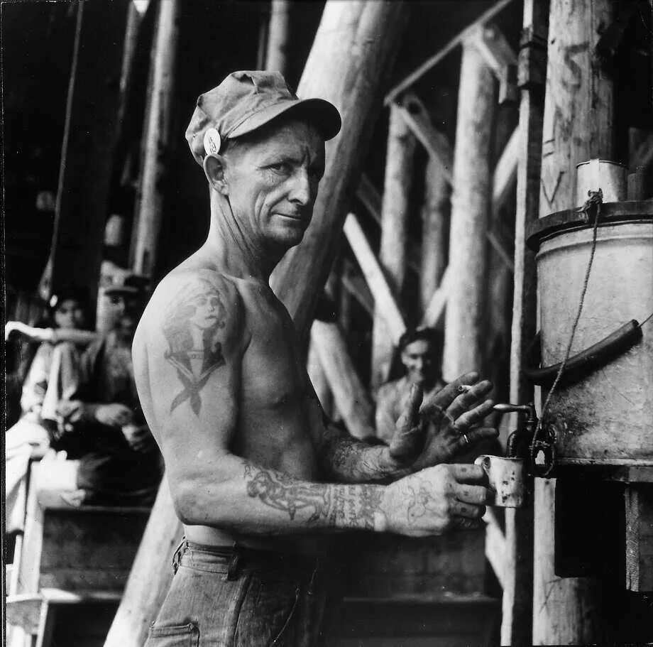 Наколки моряков. Морские тату у моряков. Американские тату. Тату советских моряков. Тату матросов.