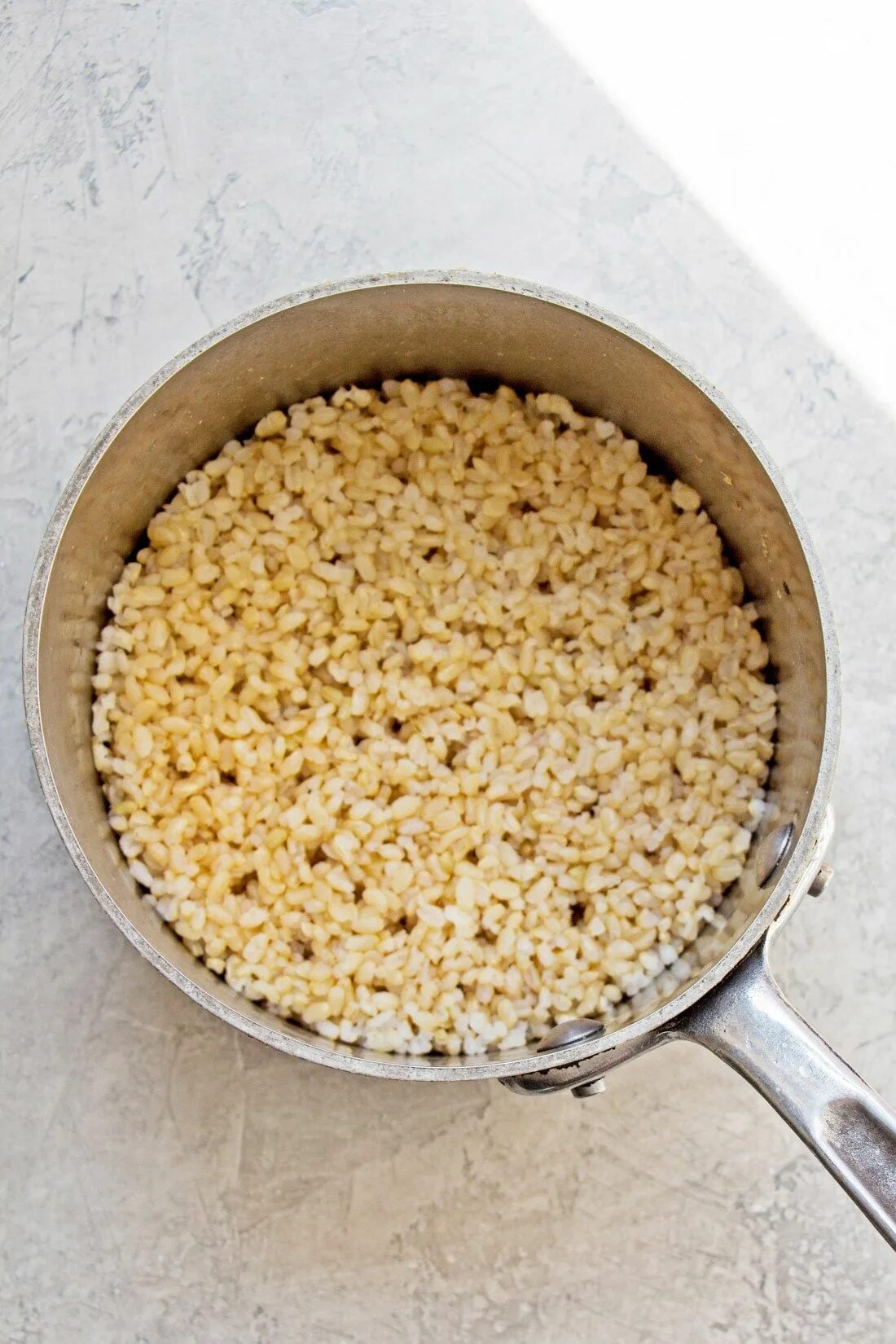 Каша из бурого. Гуджа крупа. brown rice. рис крупа. бурый рис каша.