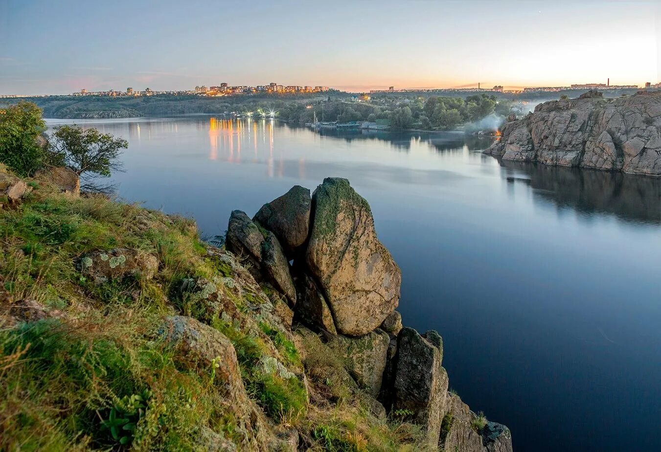 Дали запорожья. Город Запорожье Украина. Запорожье горы. Днепр Запорожье. Запорожье Украина природа.