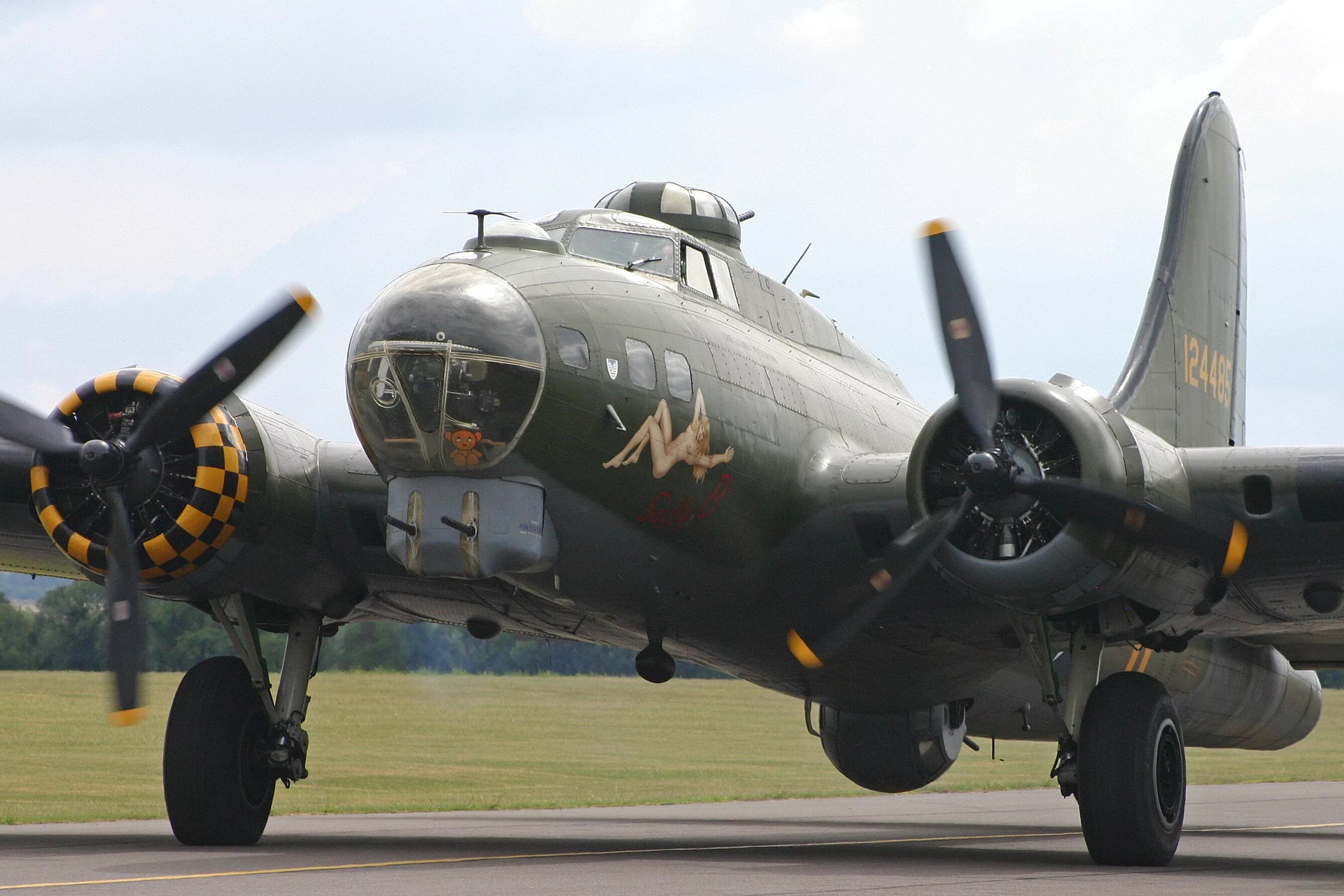 Б 17 кг. Boeing b-17g Flying Fortress. Б-17 бомбардировщик. B-17 Flying Fortress. B17 самолет.