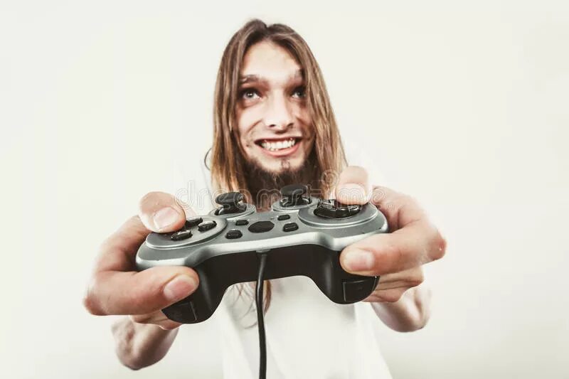 Человек играющий в карты как называется. Радостный человек играет в игры. играет радостный с playstation. как называют человека который играет в игры. как называют людей играющих на телефоне.