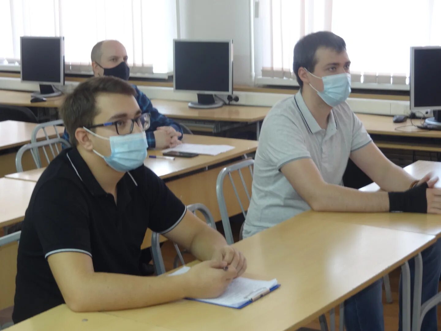 Специалисты со средним специальным образованием