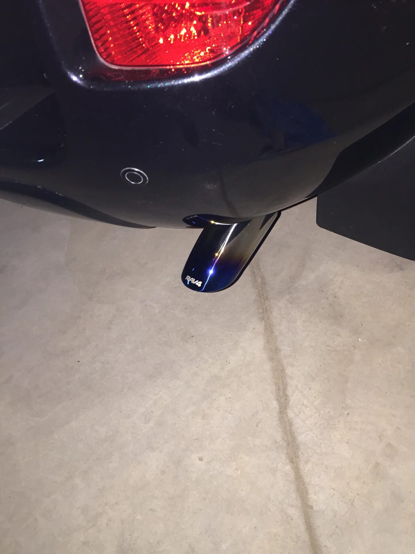 выхлопная труба тойота рав 4. насадка на глушитель rav4 2021. насадка глушителя рав 4. насадка на глушитель тойота рав 4 2020. заглушка глушитель рав 4.