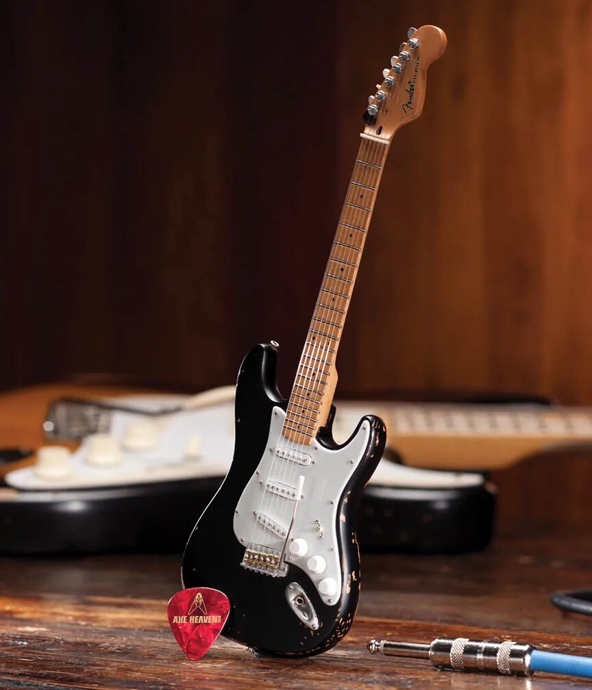 Fender Stratocaster черный. Tinderback Fender Stratocaster черный. Фендер миниатюра гитары. Черный стратокастер Vintage.