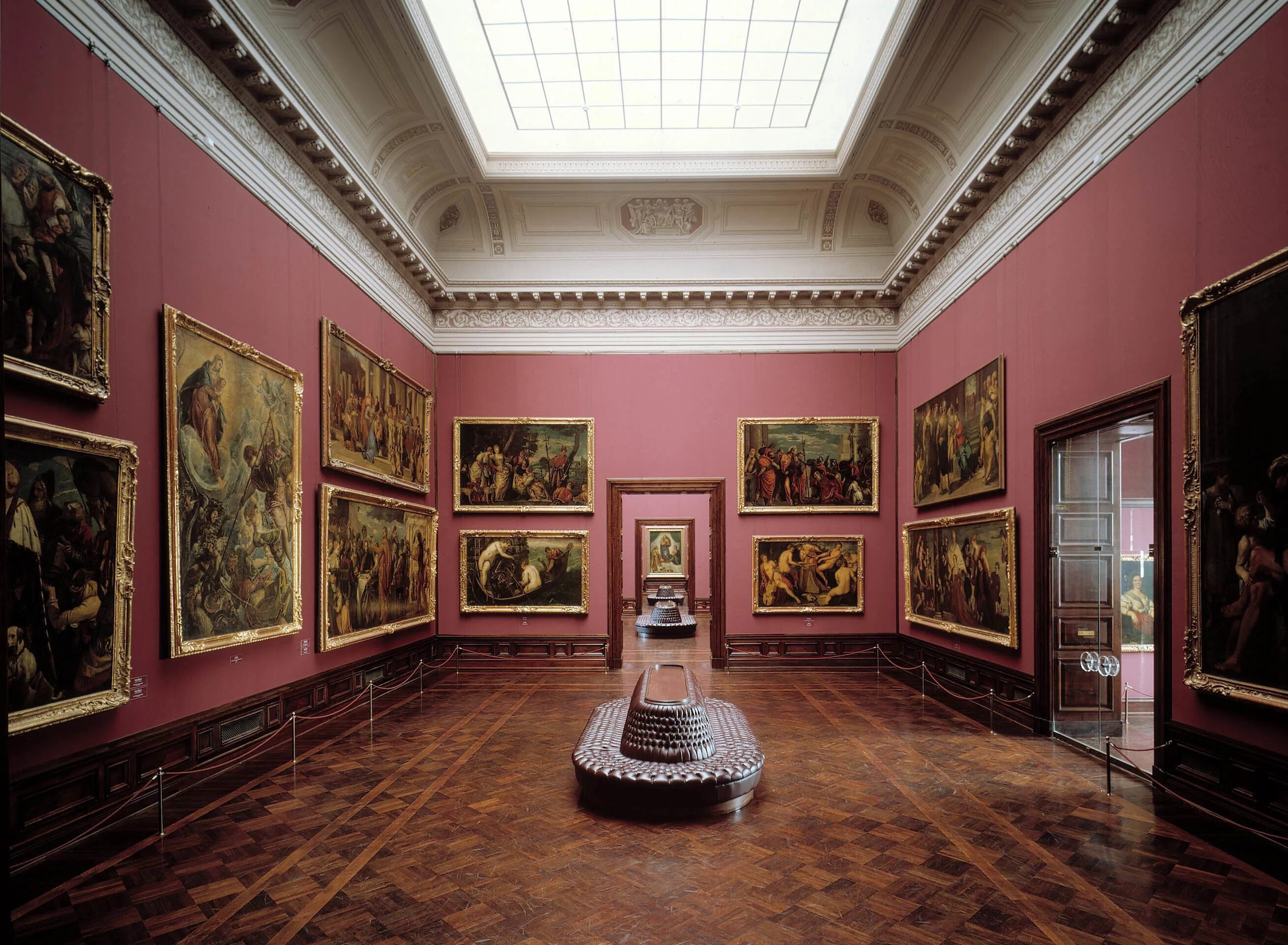 Художественные музеи россии названия. Как называется художественные музеи. Как называется художественные музеи. Музей маурицхейс в гааге картины. Дрезденская национальная галерея.