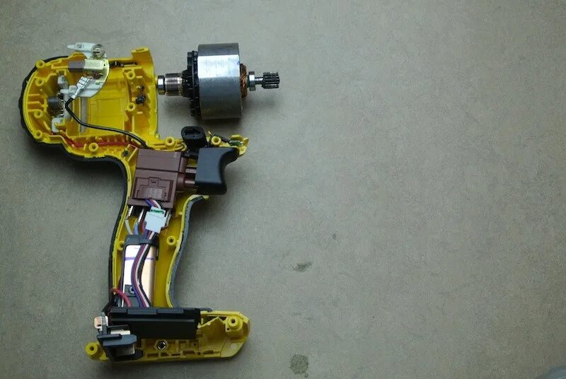 Ремонт кнопки dewalt