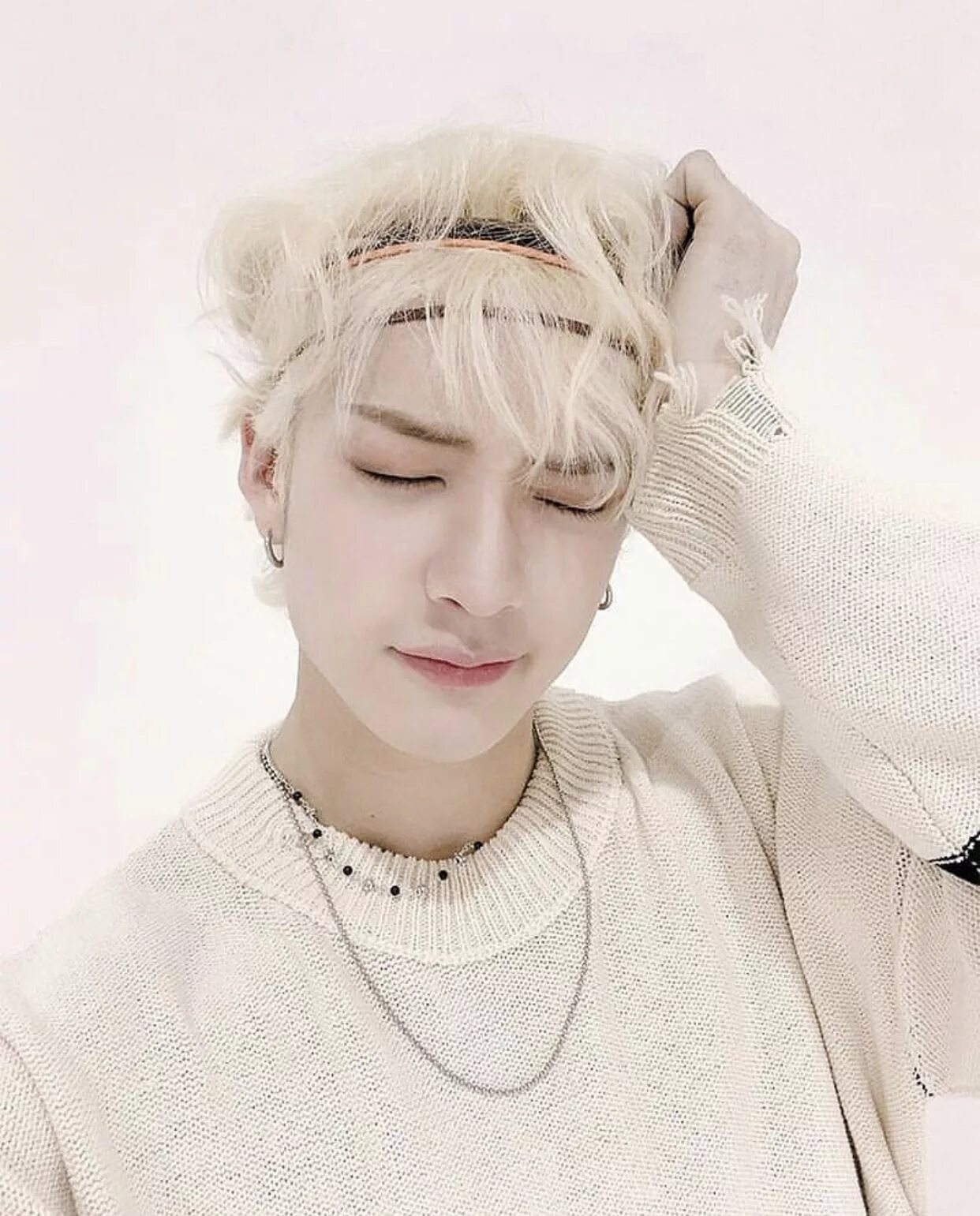 Волосы бан чана. Кристофер бан бан чан. stray kids бан чан. stray kids бан чан эстетика. бан чан stray kids блондин.