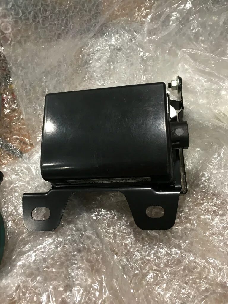 Датчик адаптивного круиз контроля infiniti jx35. Адаптивный круиз audi q3. Как выглядит активный дистроник на audi a6. Блок адаптивного круиз контроля. Блок адаптивного круиз контроля.