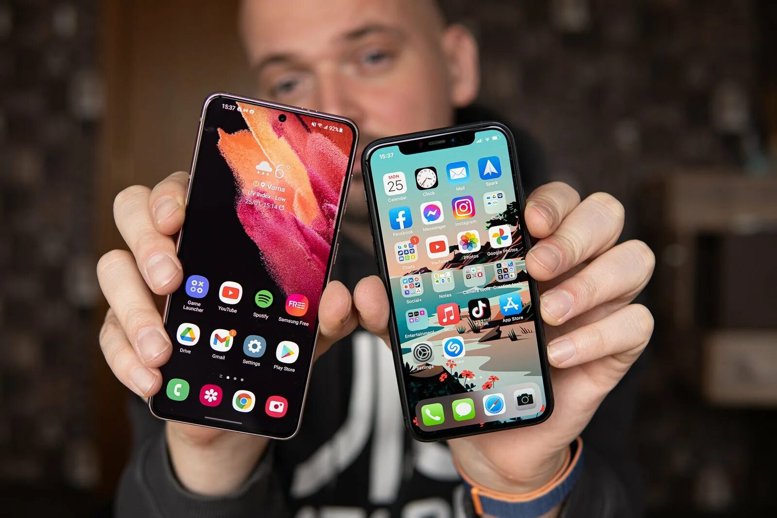 Samsung против iphone. Galaxy s21 vs iphone 11pro. Samsung s21 vs iphone 11. Iphone 11 vs Samsung s21 Ultra. Samsung s10 5g vs iphone 8 Plus.