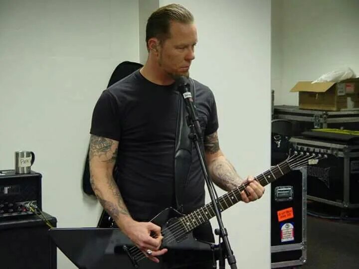 Какая прическа у джеймса хэтфилда Pin by ⚡ Cynthia Whidden ⚡ on Metal \m/ James hetfield, James hatfield, Woodstoc
