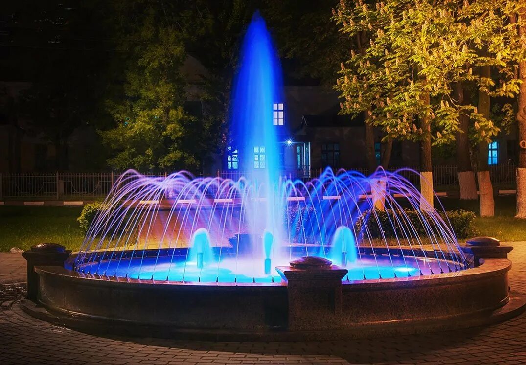 Мира. Про губкин. Г губкин белгородская. Губкин город белгородская область площадь. Фонтан в губкине чудо юдо град.