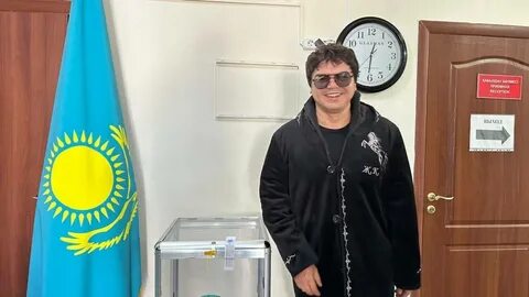 Жігіт өз мүшесімен өзін трахает етеді