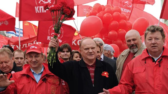 Гдр 9 мая. Коммунисты 1 мая. Солидарность трудящихся. Коммунистическая революция. Коммунистическая партия британии.
