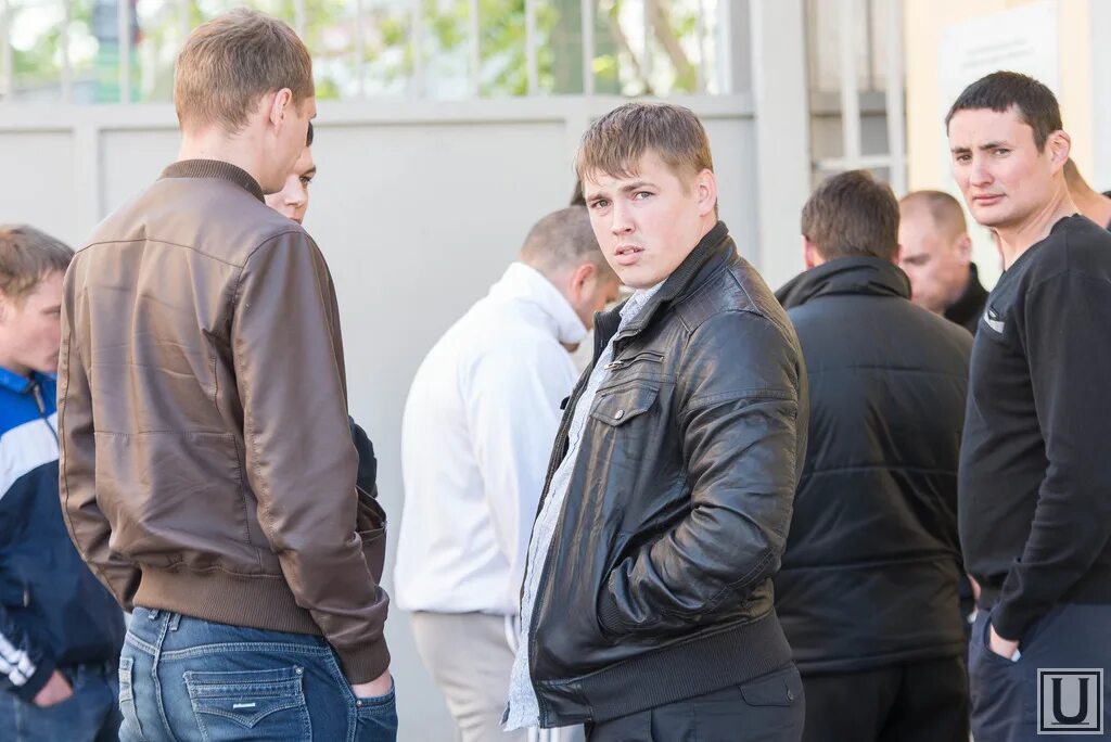 Захват заложников в буденовске. Захват манхэттен екатеринбург. Рейдерский захват бизнеса. Рейдерские захваты домов в екатеринбурге. Полицейские на семейных разборках.