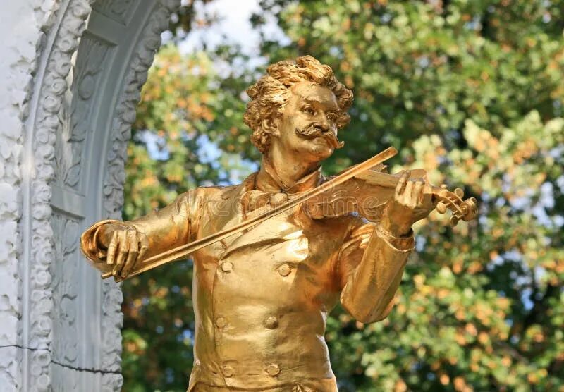 Звучащий памятник. Иоганн Штраус статуя в Вене Stadtpark. Иоганн Штраус младший памятник. Памятник Штраусу в Павловске. Памятник Иоганну Штраусу в Вене.