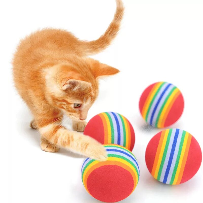 Кот играет с игрушкой. Игрушка для кошки. игрушка «котенок». игрушки для кошек мячики. котенок с мячиком.
