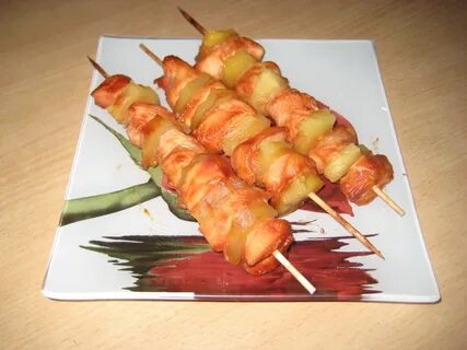 Куриный шашлык с беконом на шпажках