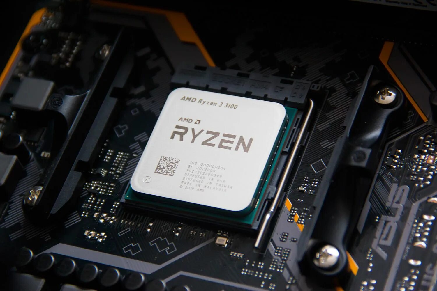 Модели процессоров ryzen. Процессор AMD Ryzen 3 3100. Процессор AMD Ryzen 5 5500 OEM. Ryzen 3 3100 4 Core. Процессор AMD Ryzen 3 3300u.