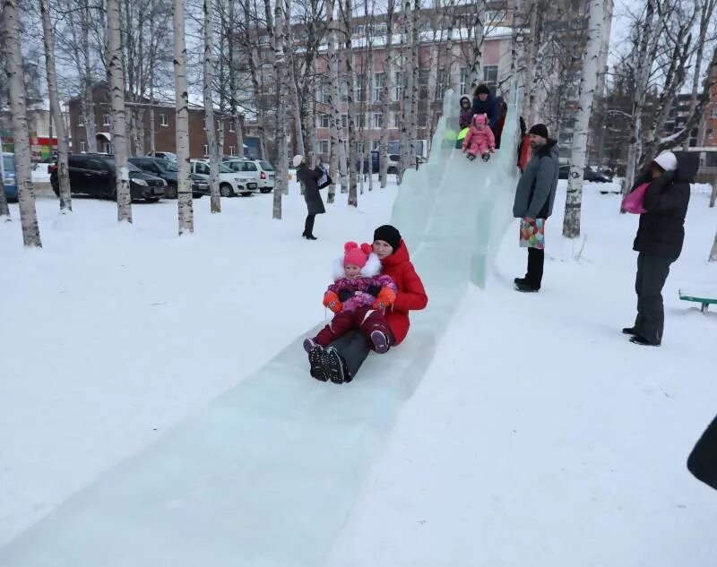 Большие горки в архангельске. Горки в малых карелах в архангельске. Горка в архангельске. Архангельск 1999. Шуваловский парк ватрушки.