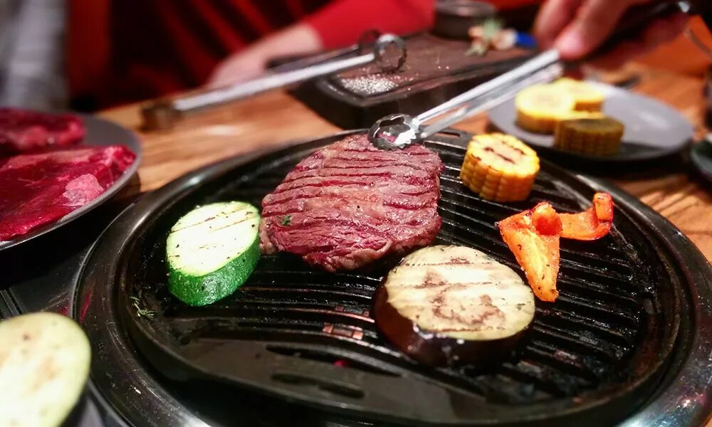 Куда сходить поесть в петербурге. Где в питере можно вкусно поесть. места в питере с вкусной едой. где поесть в питере. сходить вкусно покушать.