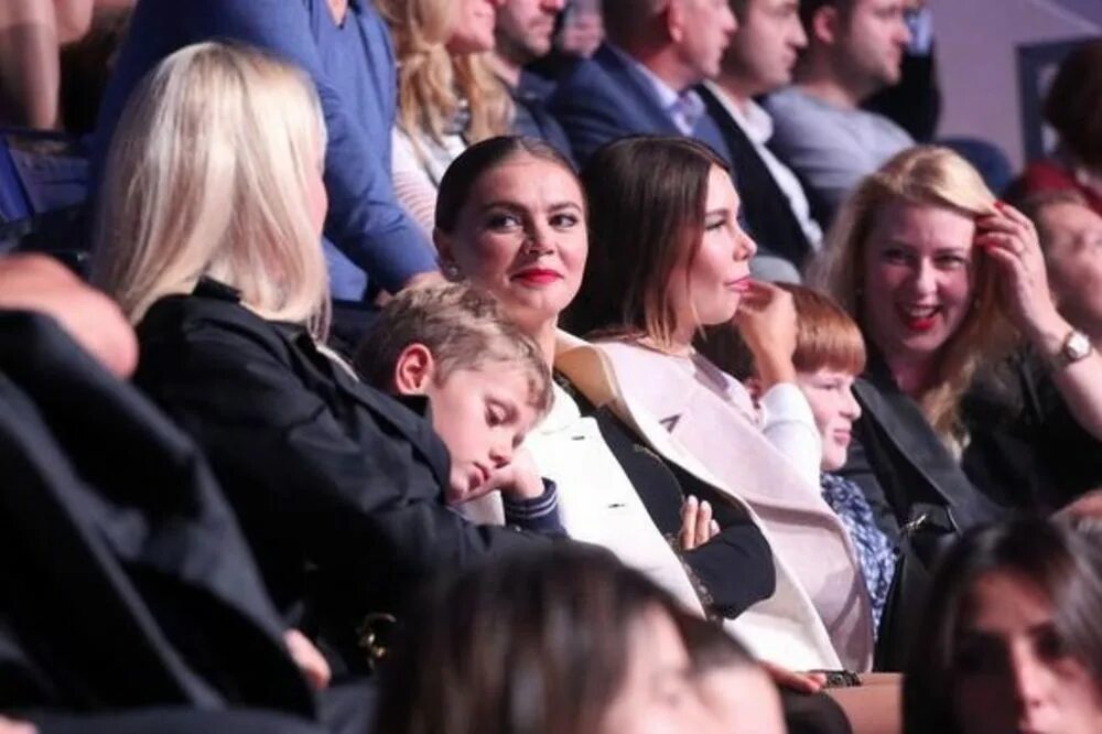 Где живут дети алины. Семья кабаевой. Сын алины кабаевой 2021. Где живут дети алины. Сын алины кабаевой 2021.