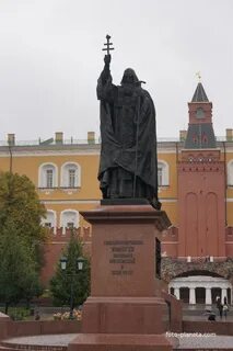 Памятник патриарху гермогену александровский сад