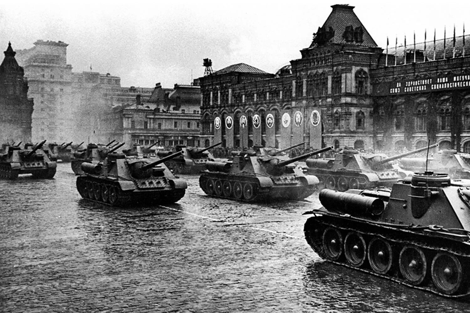 Парад 1945 года фото. Великая отечественная война парад победы 1945. первый парад победы 24 июня 1945 года. парад на красной площади 24 июня 1945 года. первый парад в москве 1945.