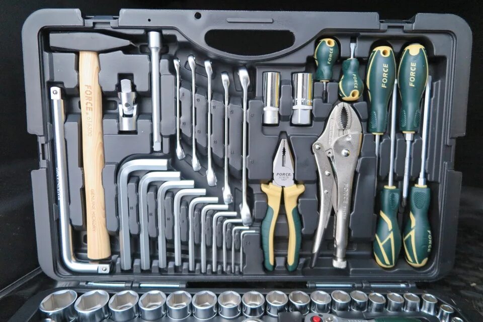 Купить качественный инструмент. Набор инструментов УАЗ Патриот. Минимальный набор инструментов для дома. Самые качественные инструменты. Минимальный набор инструментов в машину.