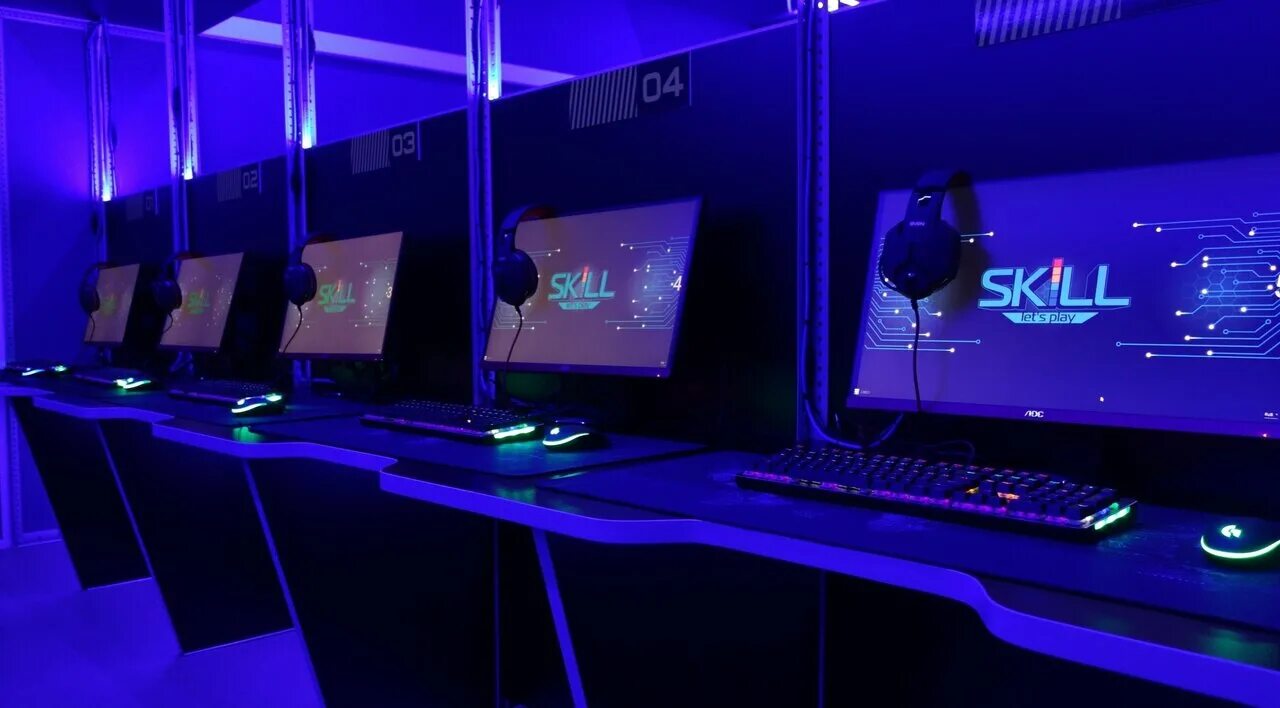 Скилл компьютерный. Компьютерный зал огромный. Скилл комсомольск-на-амуре компьютерный клуб. Игровой клуб турниры. Игровой клуб сыктывкар.