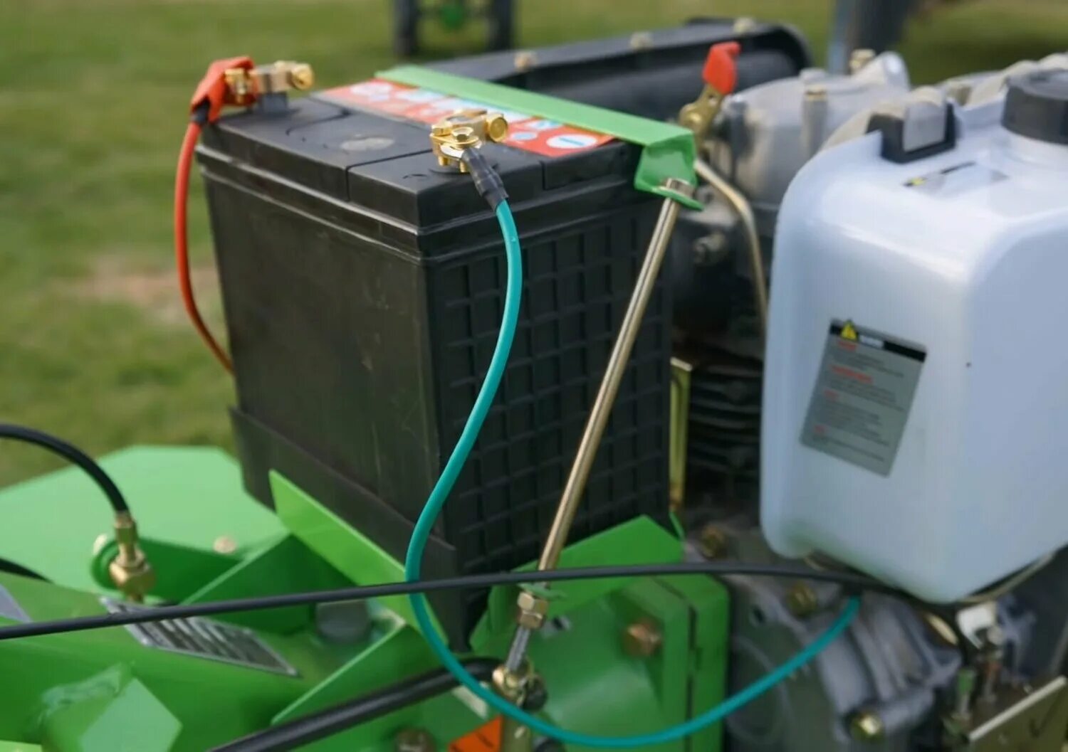 Аккумулятор для мотоблока 12 вольт. Аккумулятор 12v 18ah. Какой аккумулятор на мотоблок. Ytx24hl-bs. Какой аккумулятор на мотоблок.