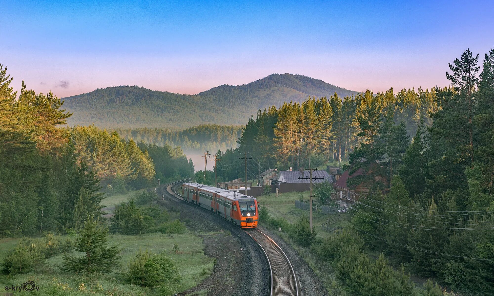 Жд перегон южно уральской железной дороги. Кыштым. Станция кыштым челябинская область. Тепловоз 2тэ10ут. Южный жд челябинск.