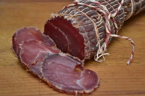 Мясо колбаса сыровяленая