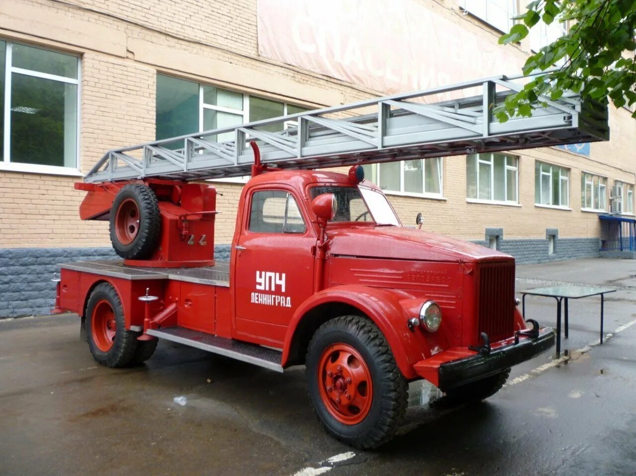 Пожарная машина Вандерберг 1901. Пожарная автолестница АЛГ-17. ГАЗ 51 автолестница. ГАЗ 52 пожарная автолестница.