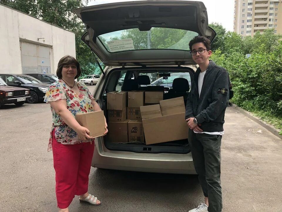 Нужен водитель волонтер. Водитель волонтёр девушка на зону сво картинки. Водитель доброволец. Волонтеры водители. Шофёр волонтёр.