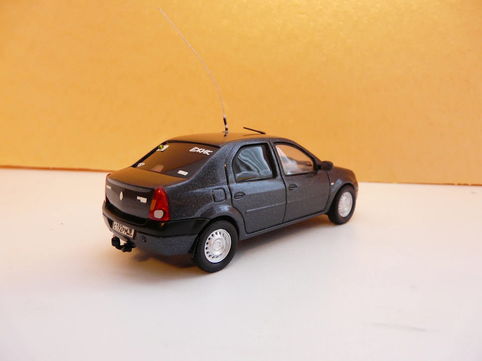 Рено логан 1 модель. Рено логан 1 43 модель. renault logan 1:43. модель рено логан 1 43 черная. рено логан 124.