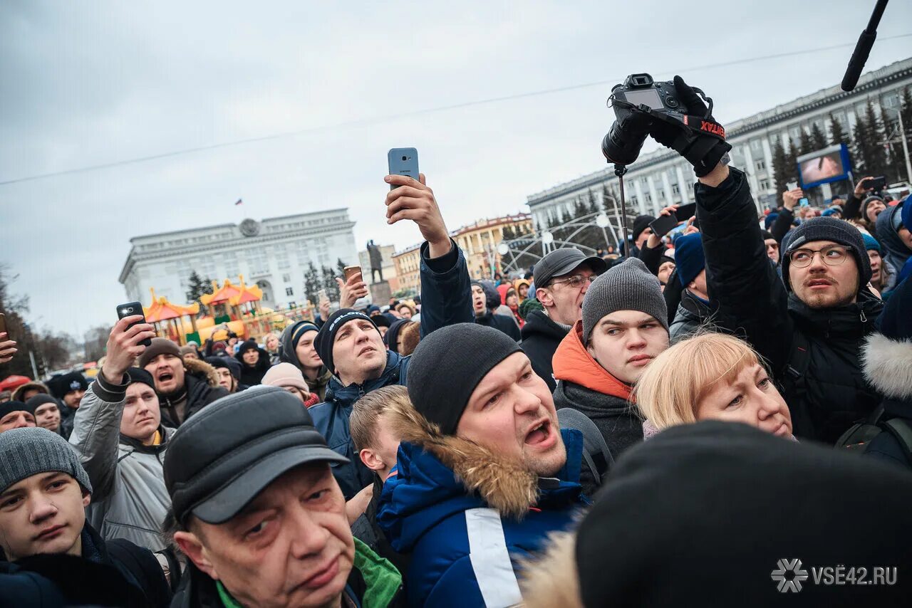 Зимняя вишня кемерово погибшие дети. Похороны детей зимняя вишня. Известия кемерово. Тц зимняя вишня кемерово сейчас. Зимняя вишня кемерово.