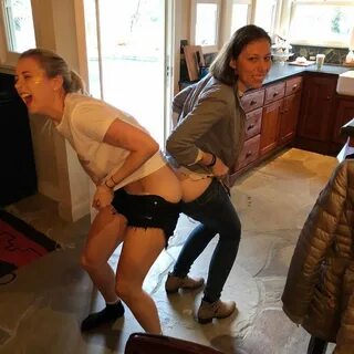 Sexy Iliza Shlesinger - Leaked Nude Photos & Footage Explicit Media