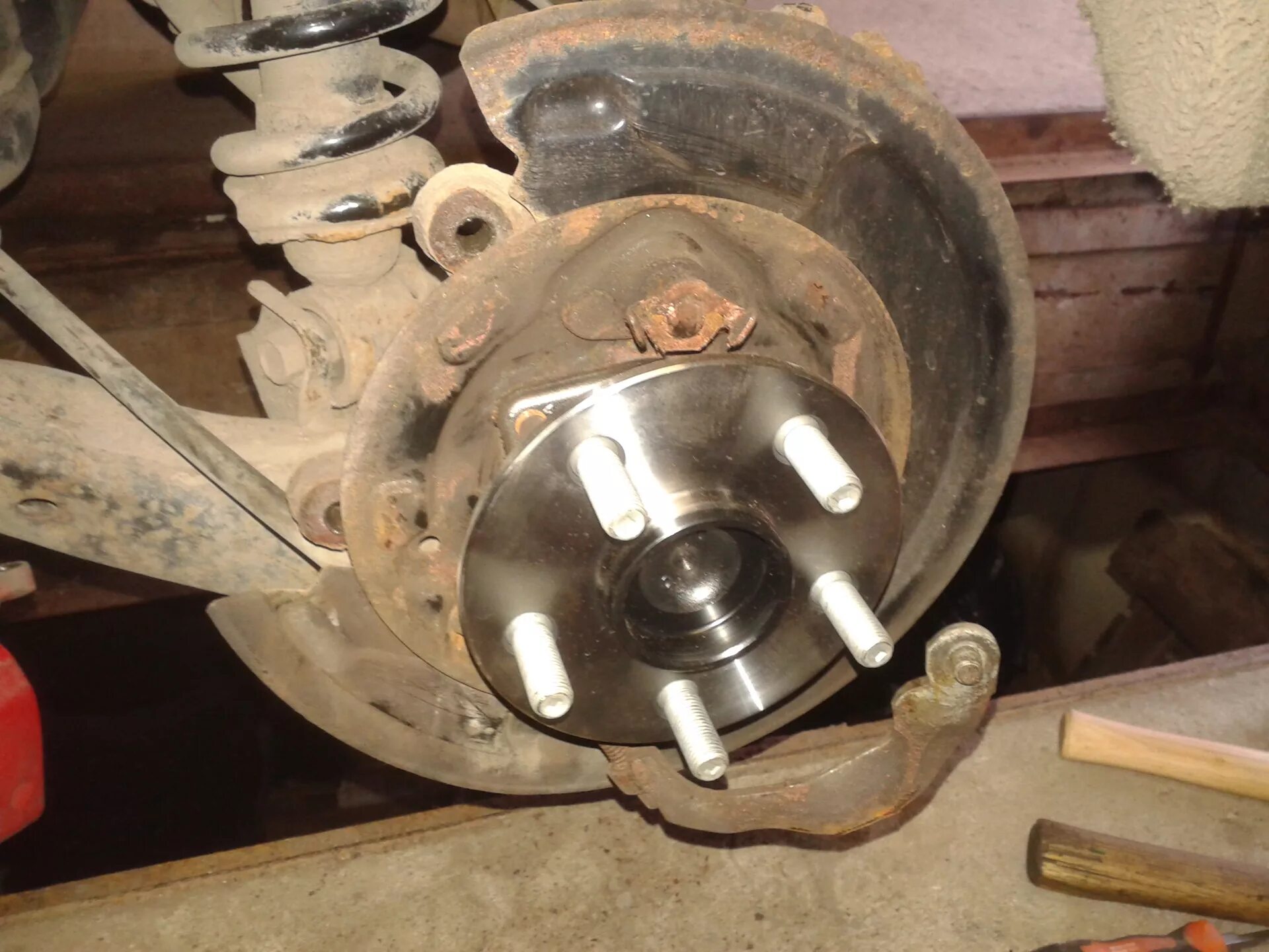 Датчик абс задней ступицы. Подшипник ступицы задний suzuki sx4. Задняя ступица hyundai getz. Ступица задняя с абс тойота. Хонда фит 2003 абс на передних колесах.