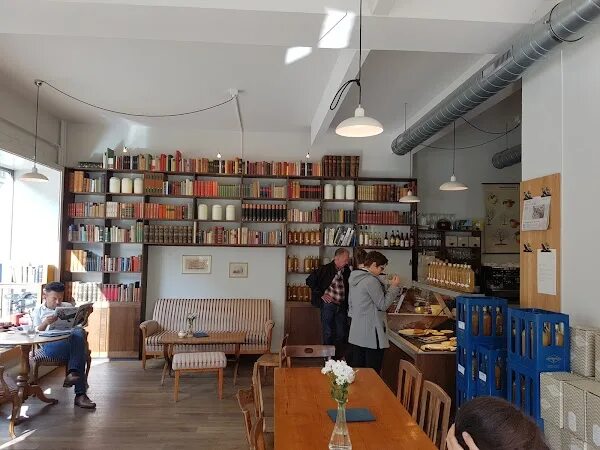 Marians jazzroom швейцария. Чай в баре. Витрина для чая. Чаепитие эстетика. Чай в искусстве.