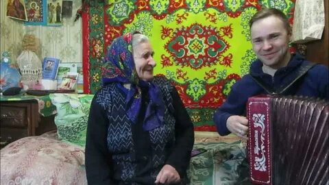 Поют бабушки народные песни